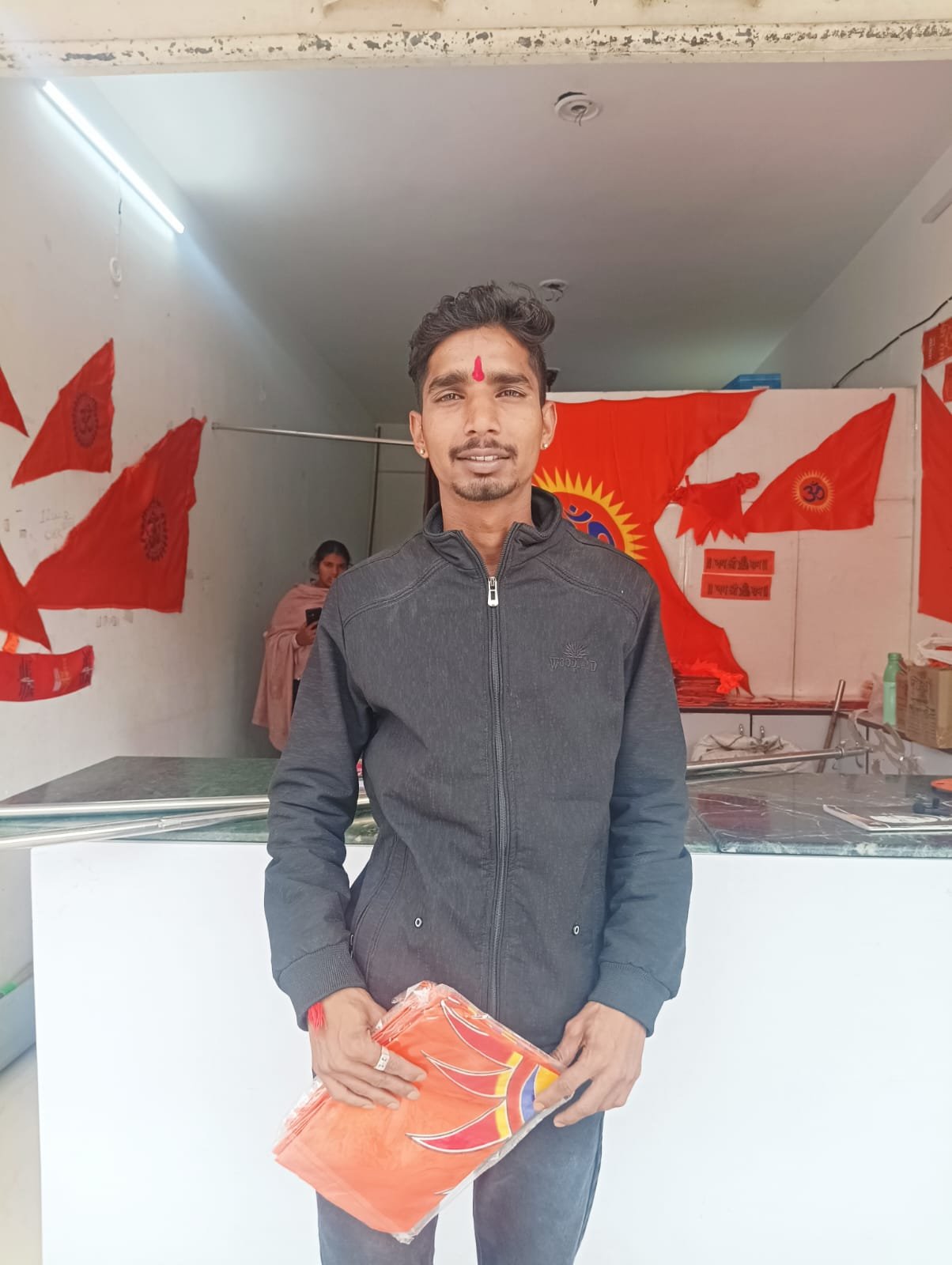 हमारे सम्मानीय भगवा धारी